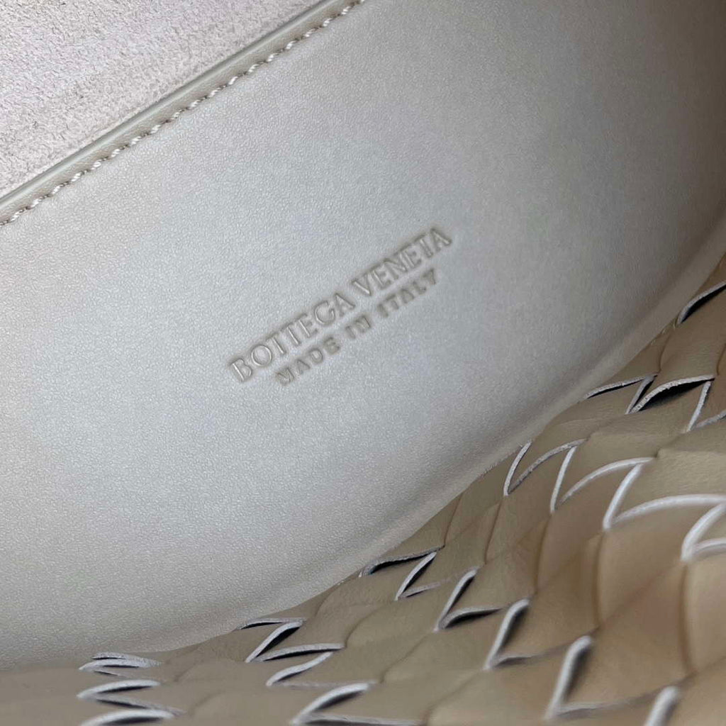 Bottega Veneta BV 810213 Small Andiamo bag BV9035