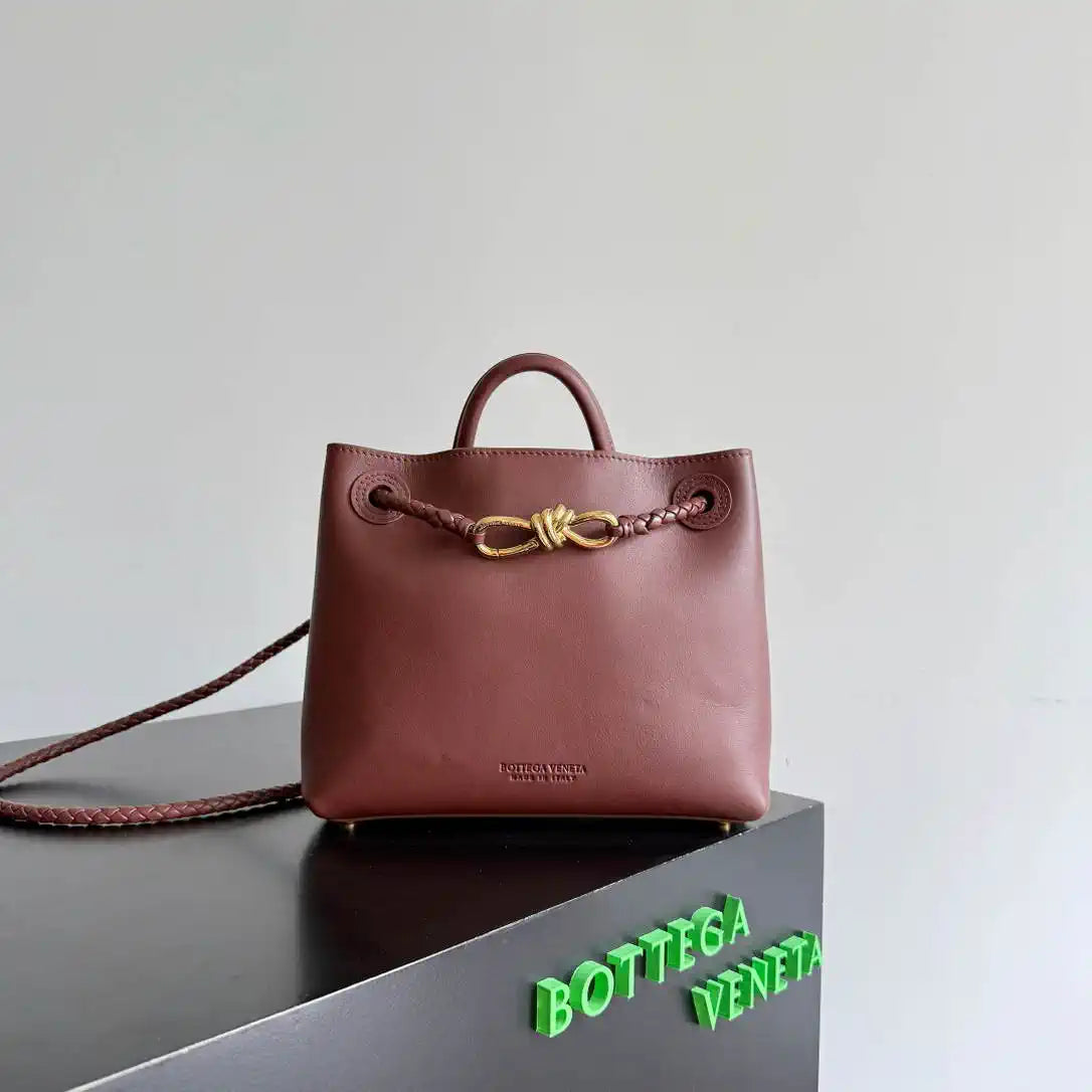 Bottega Veneta BV 810213 Small Andiamo bag BV9102