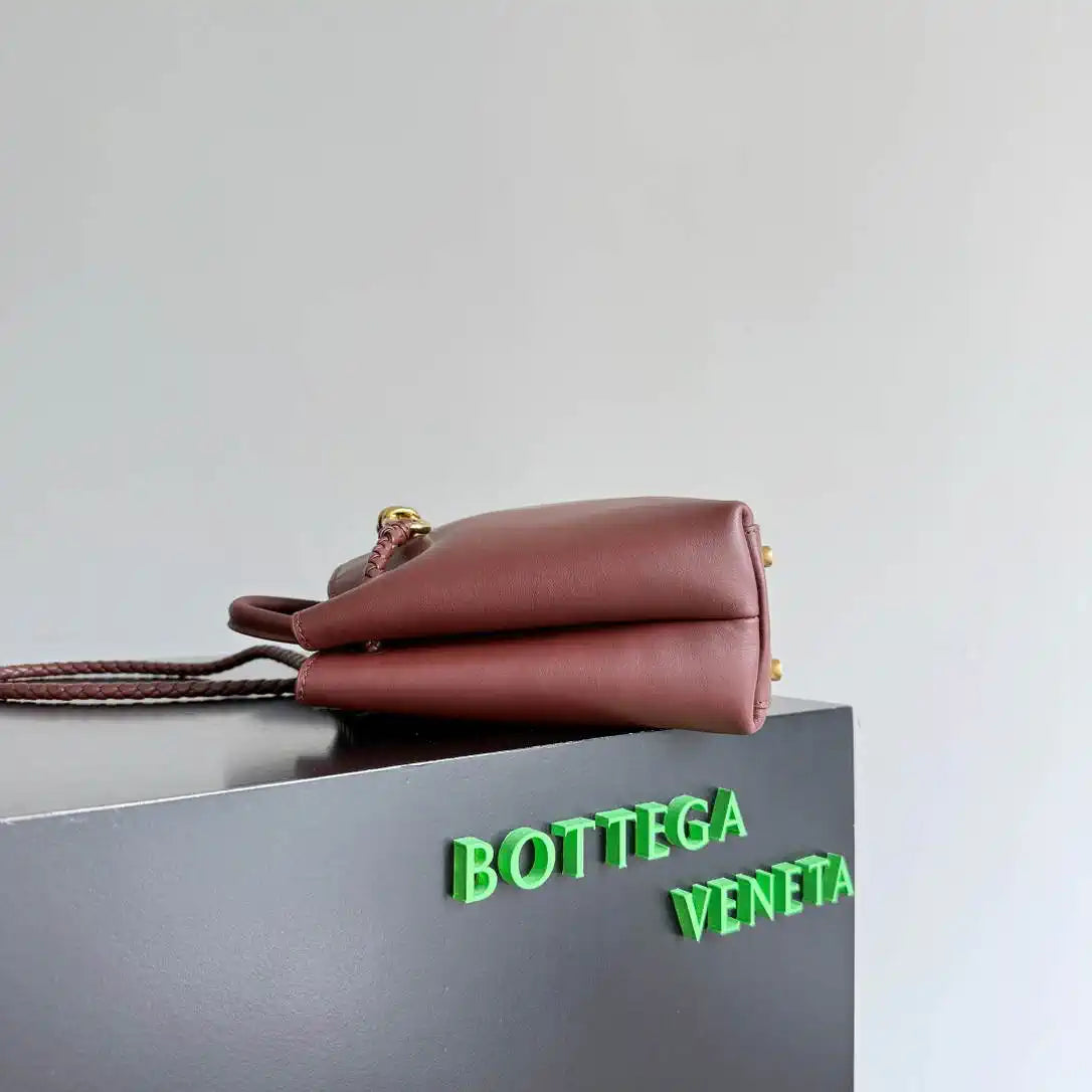 Bottega Veneta BV 810213 Small Andiamo bag BV9102