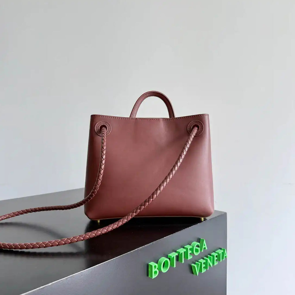 Bottega Veneta BV 810213 Small Andiamo bag BV9102