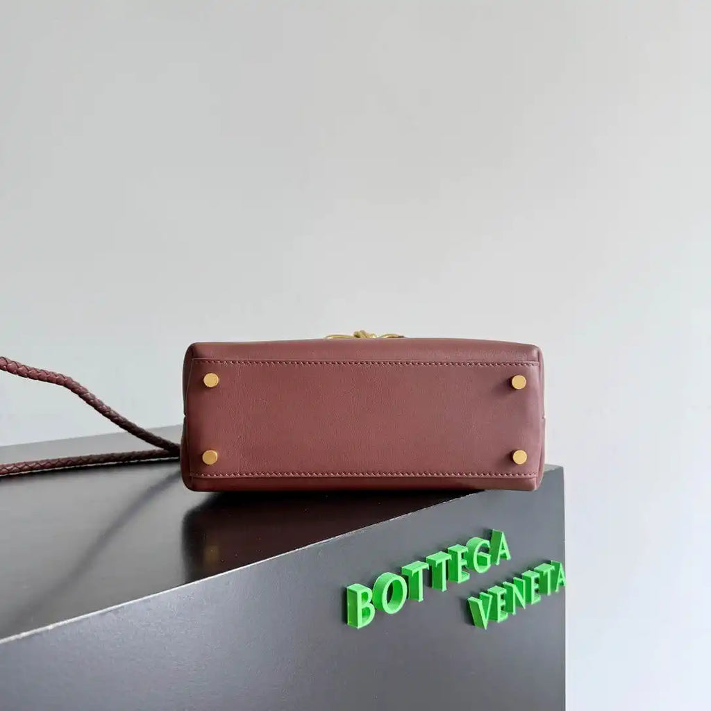 Bottega Veneta BV 810213 Small Andiamo bag BV9102
