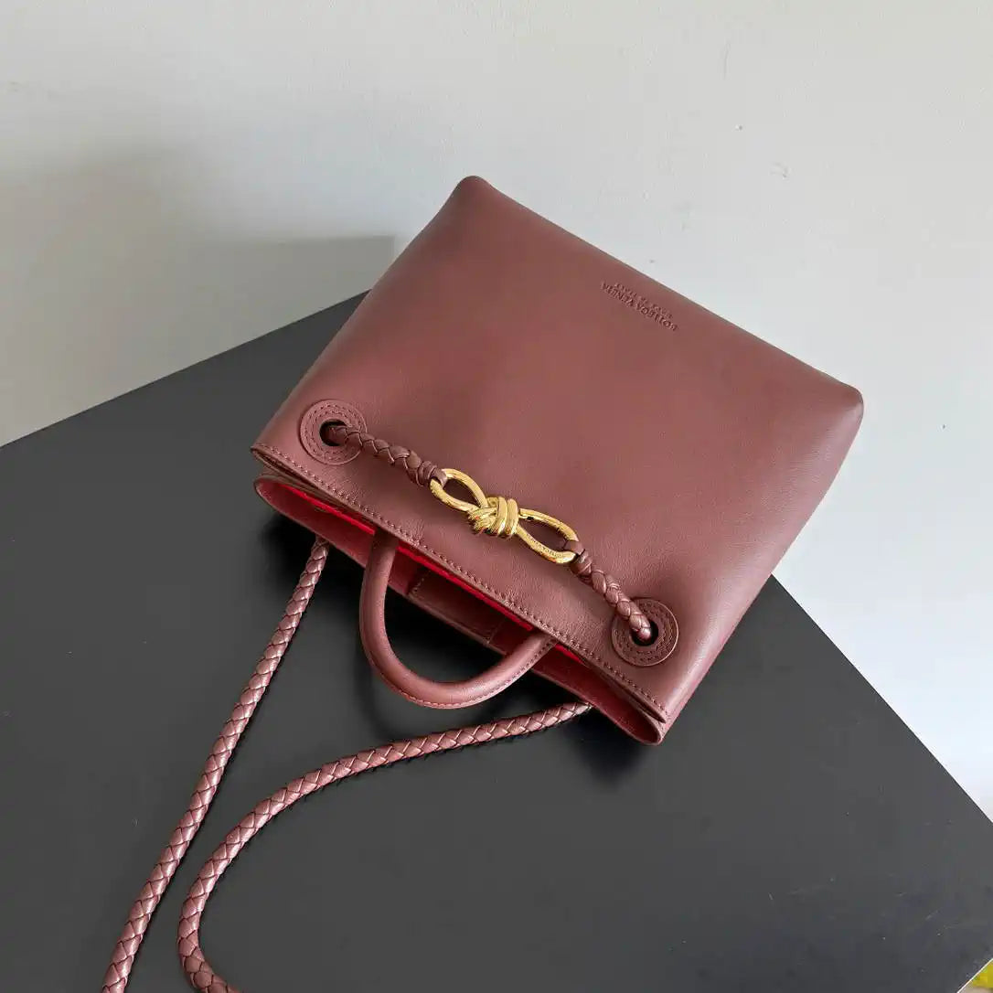 Bottega Veneta BV 810213 Small Andiamo bag BV9102