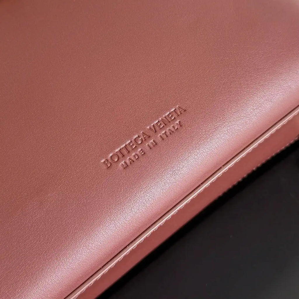 Bottega Veneta BV 810213 Small Andiamo bag BV9102