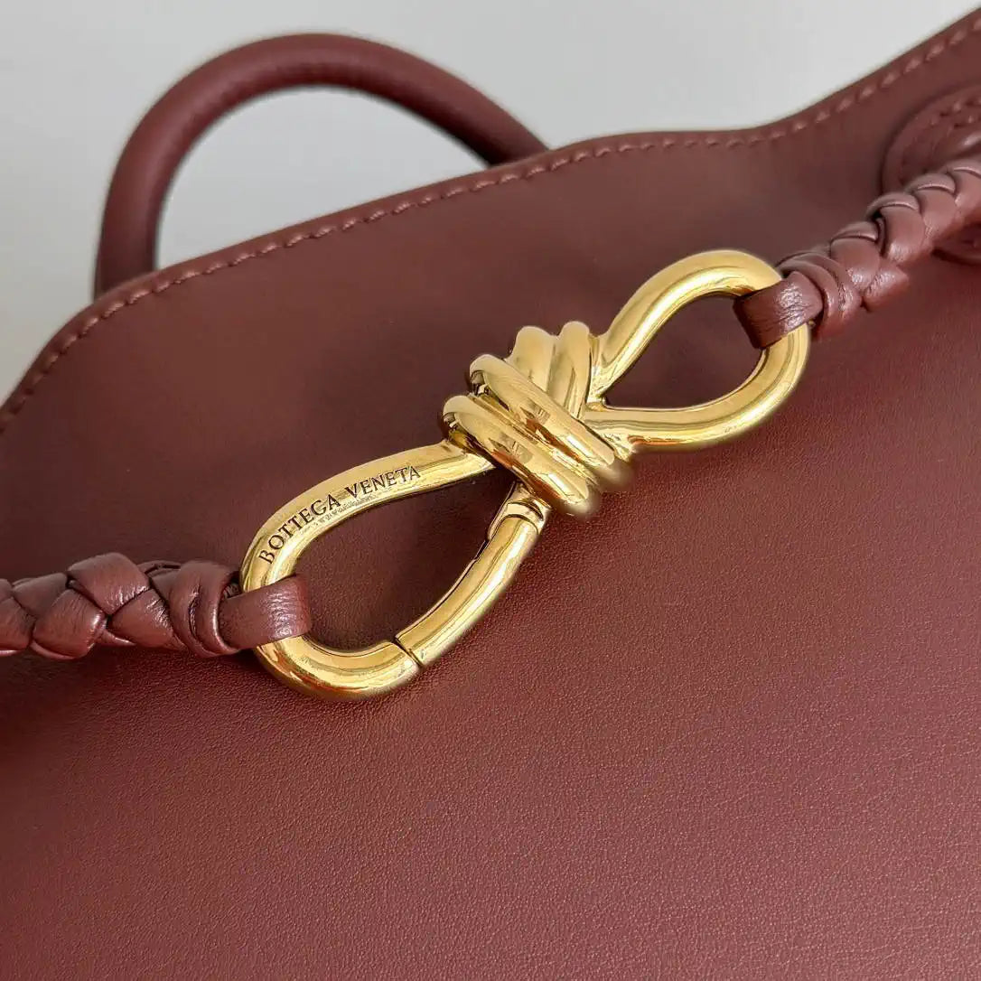 Bottega Veneta BV 810213 Small Andiamo bag BV9102