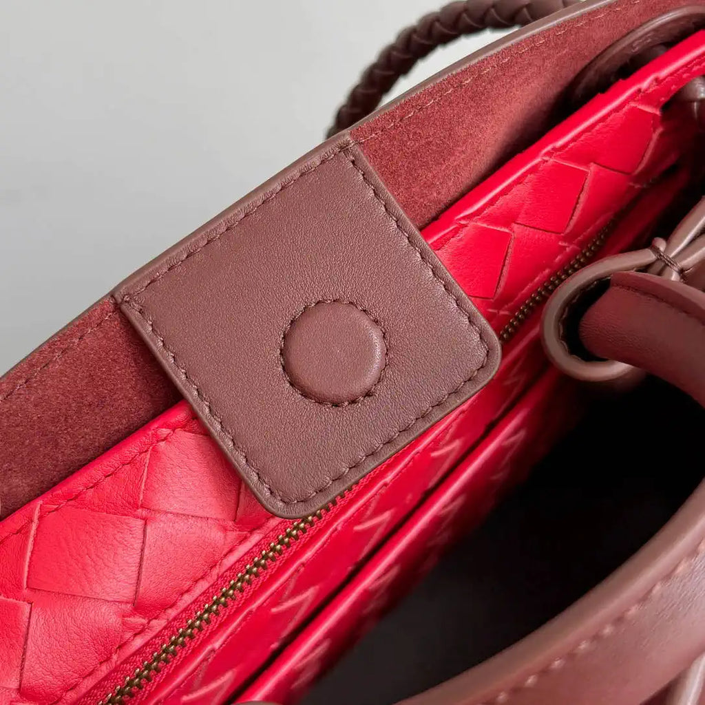 Bottega Veneta BV 810213 Small Andiamo bag BV9102