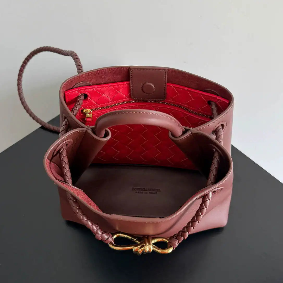 Bottega Veneta BV 810213 Small Andiamo bag BV9102