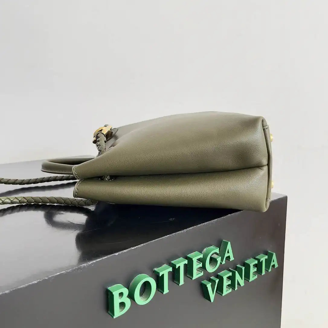 Bottega Veneta BV 810213 Small Andiamo bag BV9103