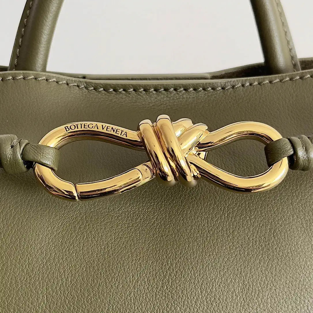 Bottega Veneta BV 810213 Small Andiamo bag BV9103