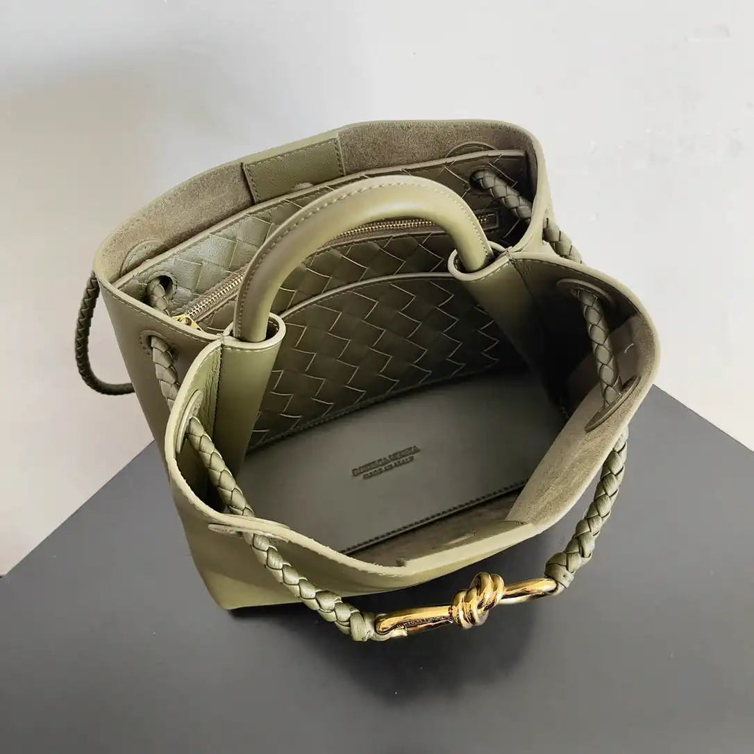 Bottega Veneta BV 810213 Small Andiamo bag BV9103