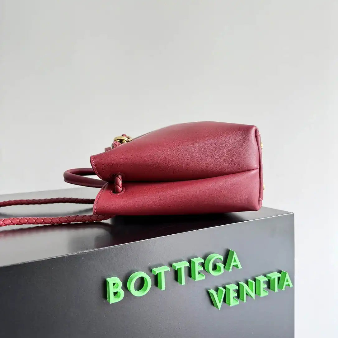 Bottega Veneta BV 810213 Small Andiamo bag BV9104