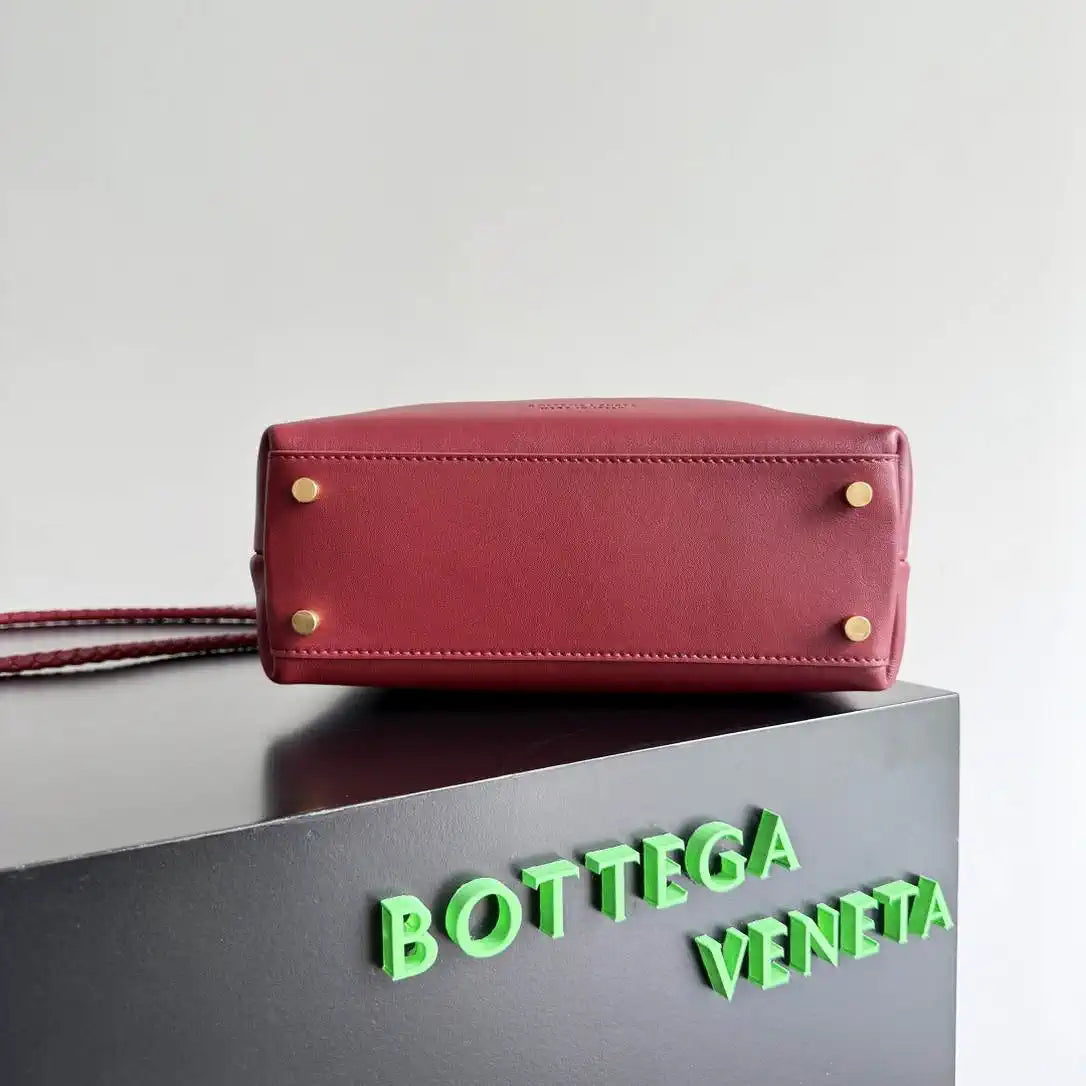 Bottega Veneta BV 810213 Small Andiamo bag BV9104