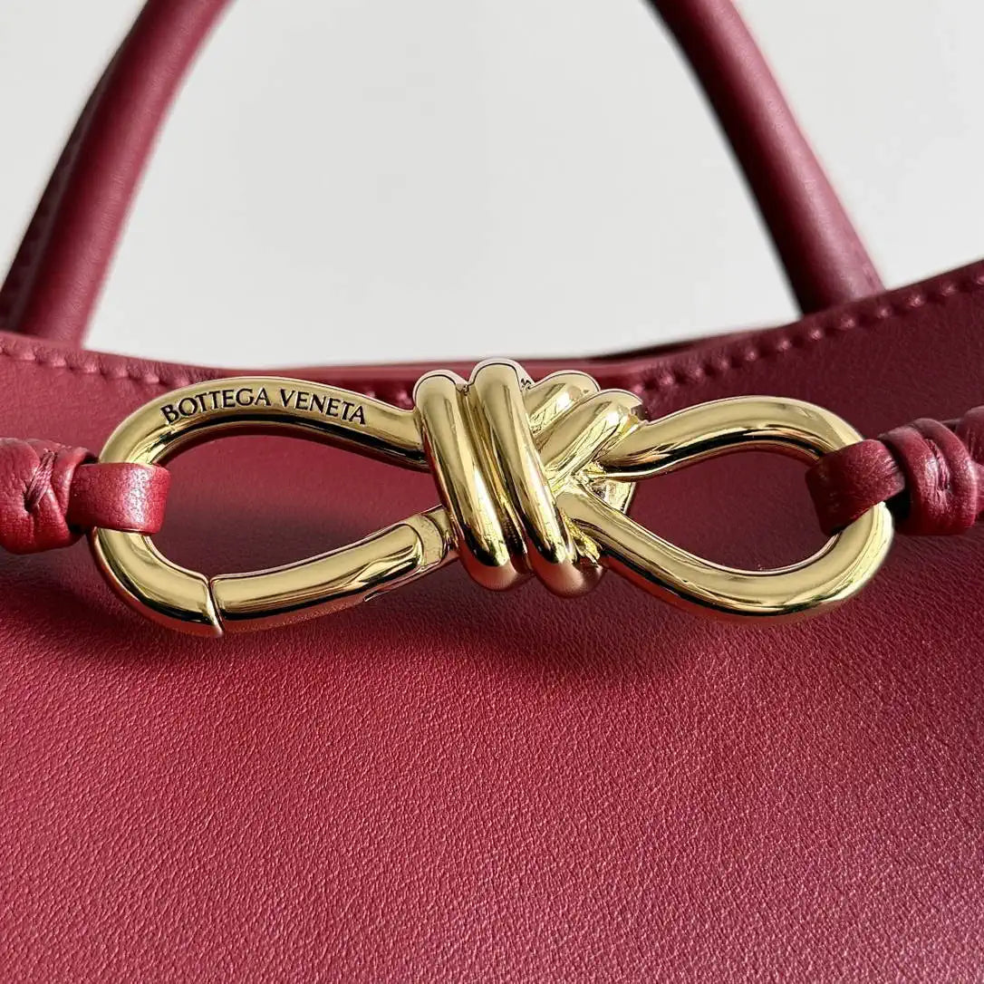 Bottega Veneta BV 810213 Small Andiamo bag BV9104