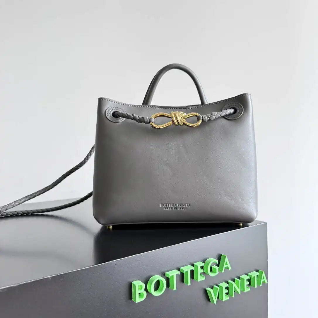 Bottega Veneta BV 810213 Small Andiamo bag BV9105