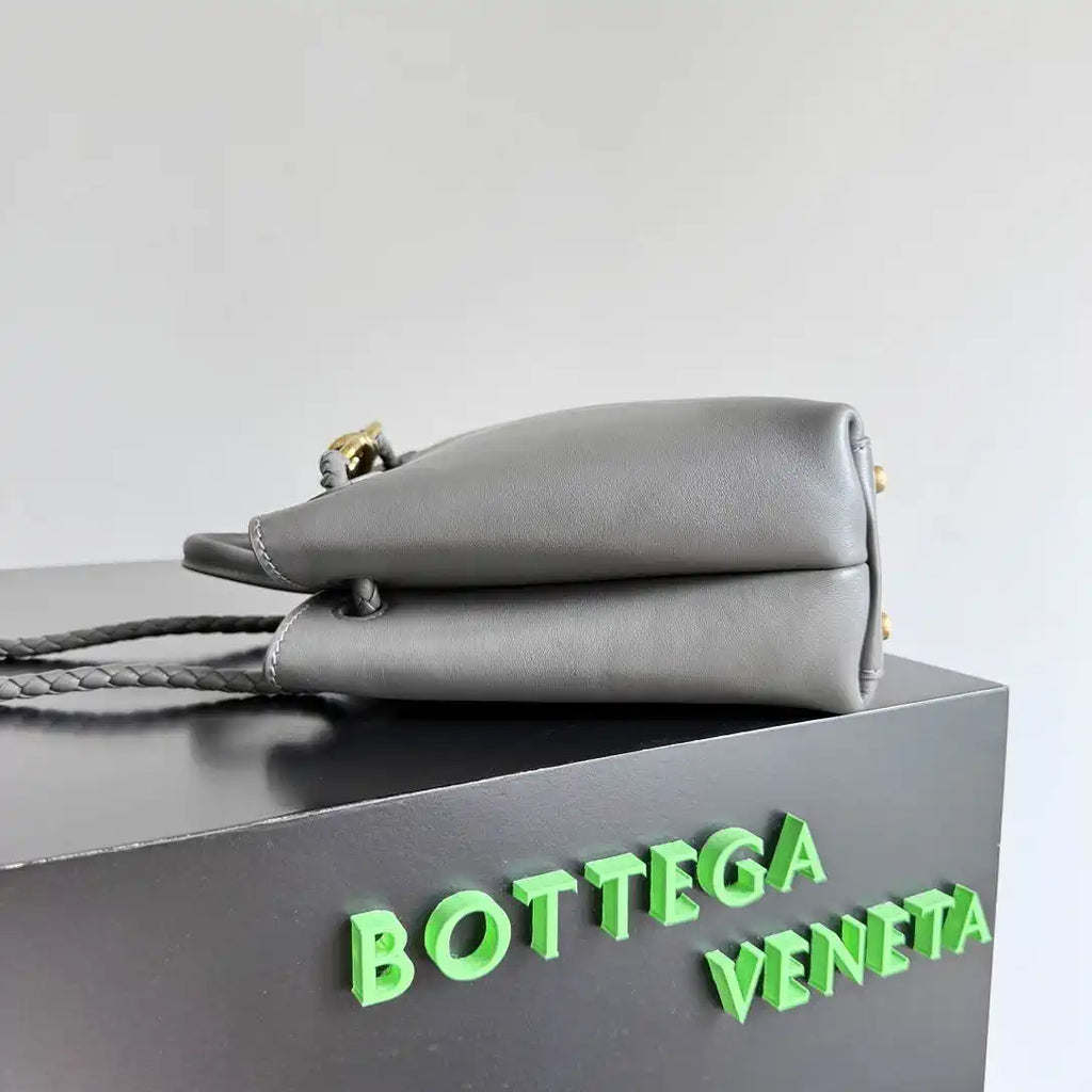 Bottega Veneta BV 810213 Small Andiamo bag BV9105