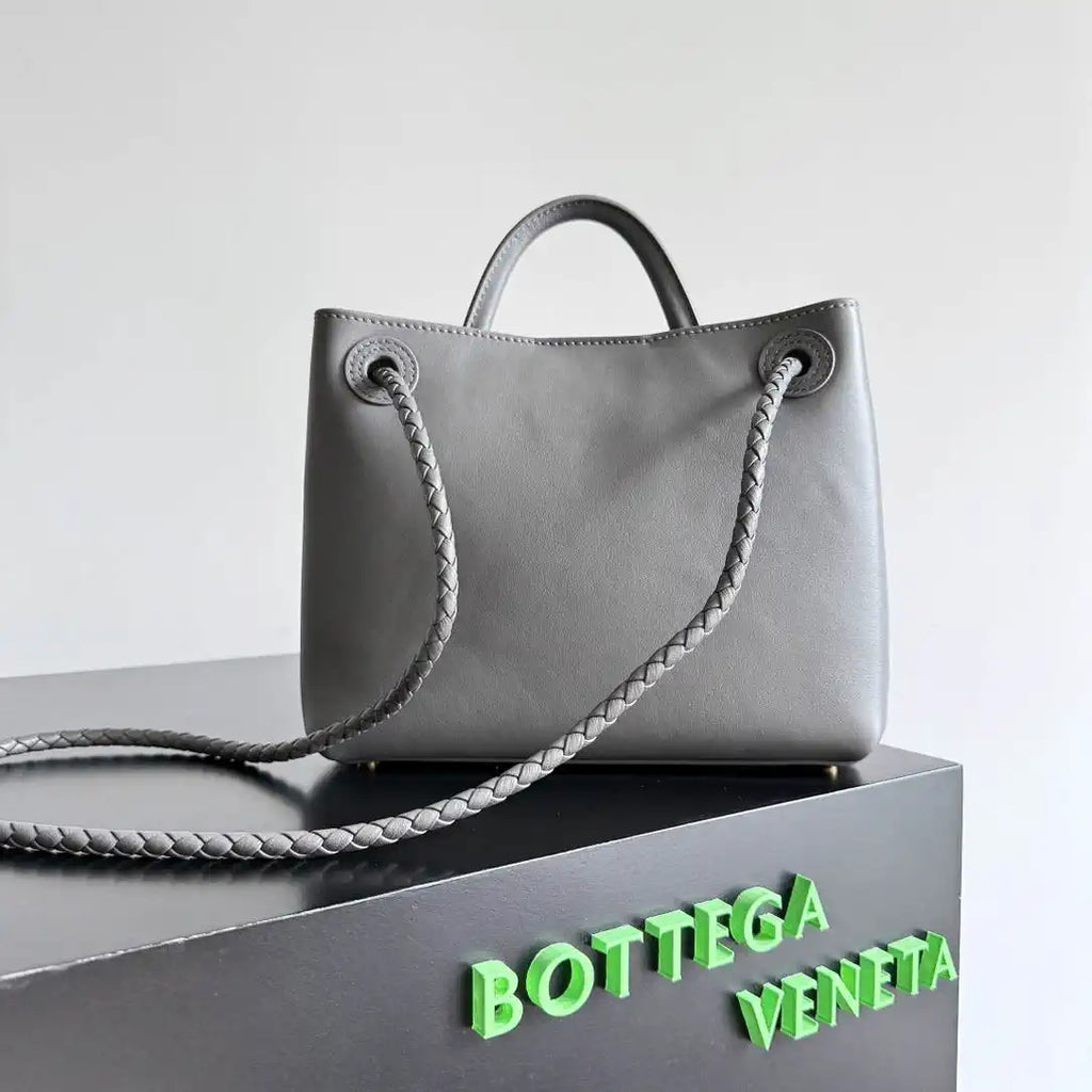 Bottega Veneta BV 810213 Small Andiamo bag BV9105