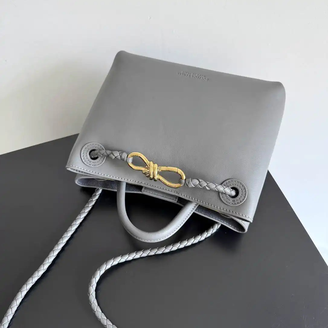 Bottega Veneta BV 810213 Small Andiamo bag BV9105