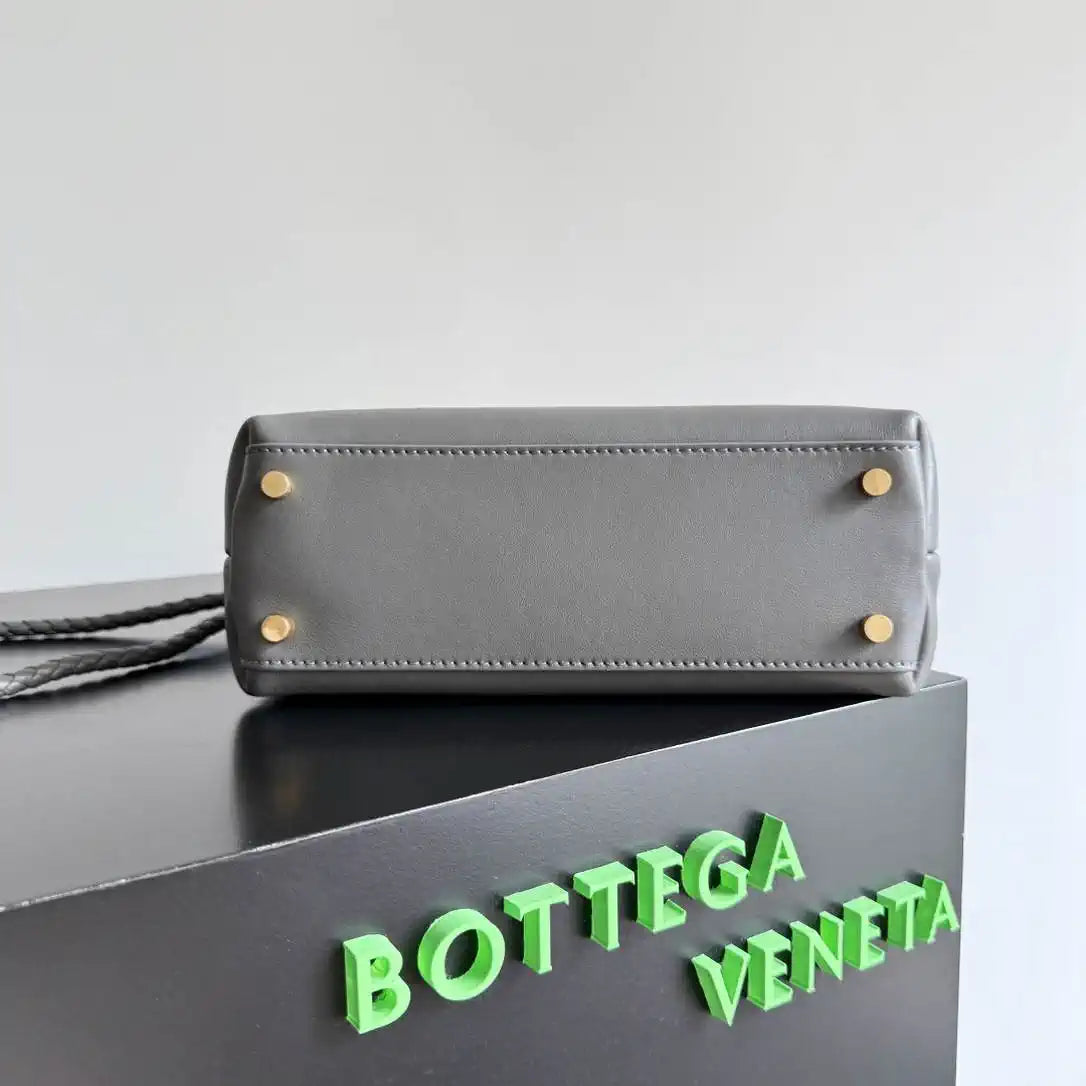 Bottega Veneta BV 810213 Small Andiamo bag BV9105