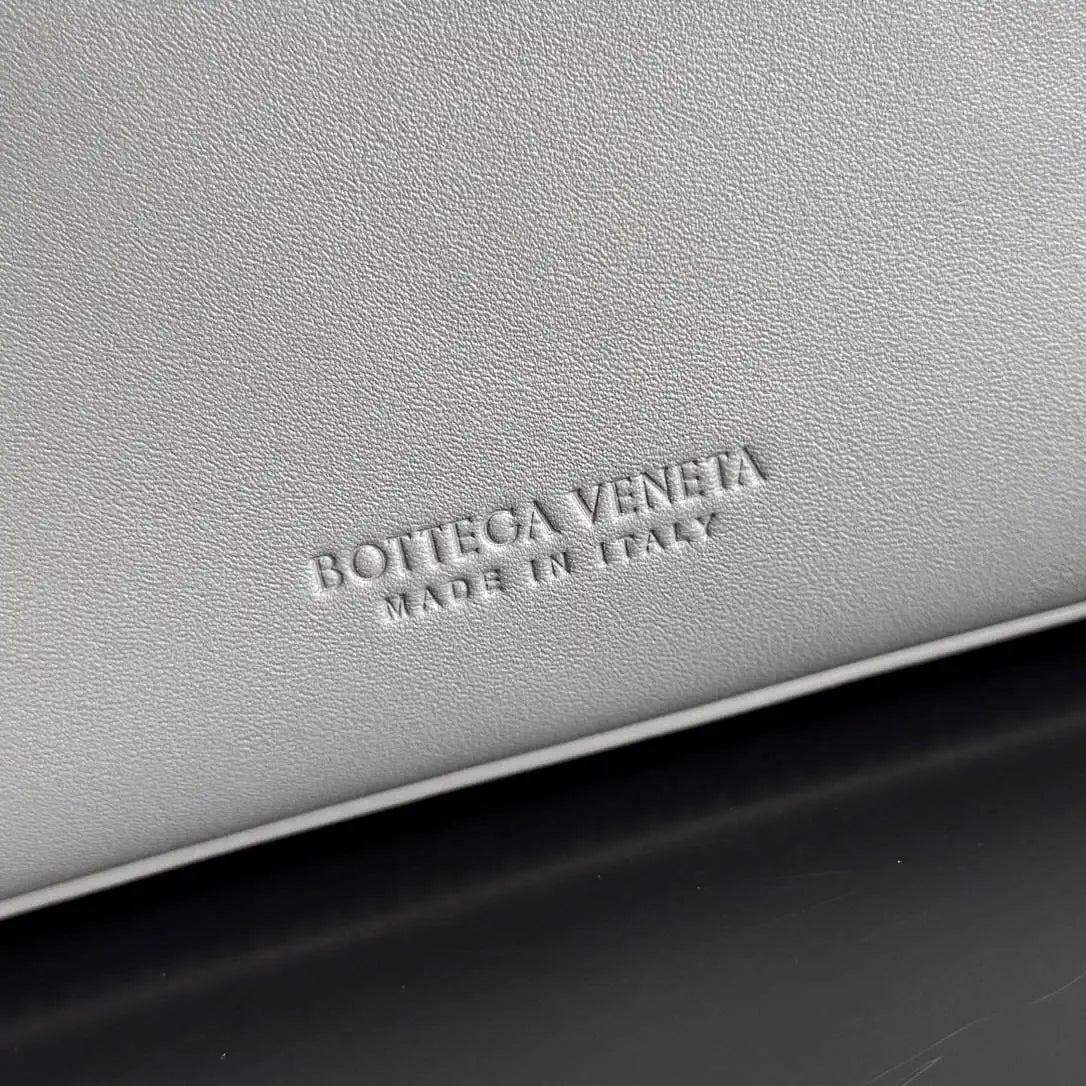 Bottega Veneta BV 810213 Small Andiamo bag BV9105