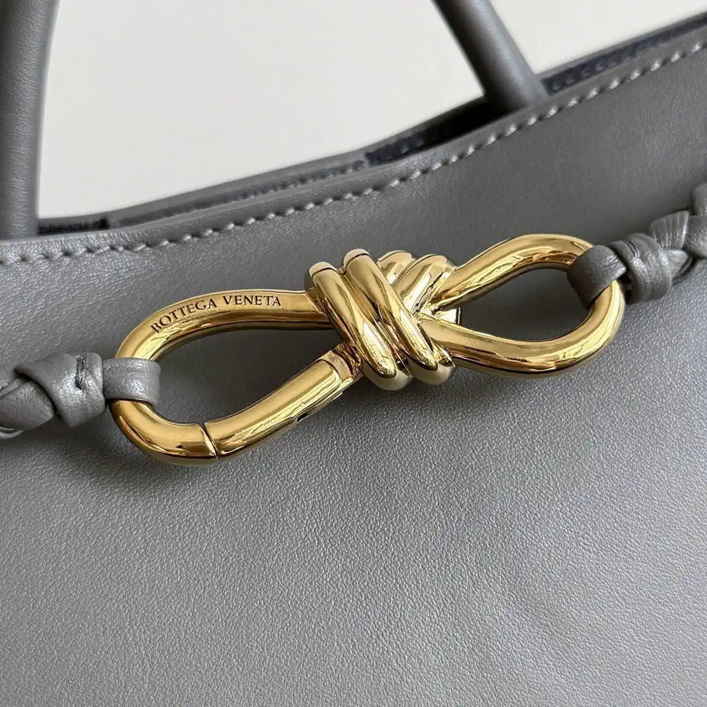 Bottega Veneta BV 810213 Small Andiamo bag BV9105