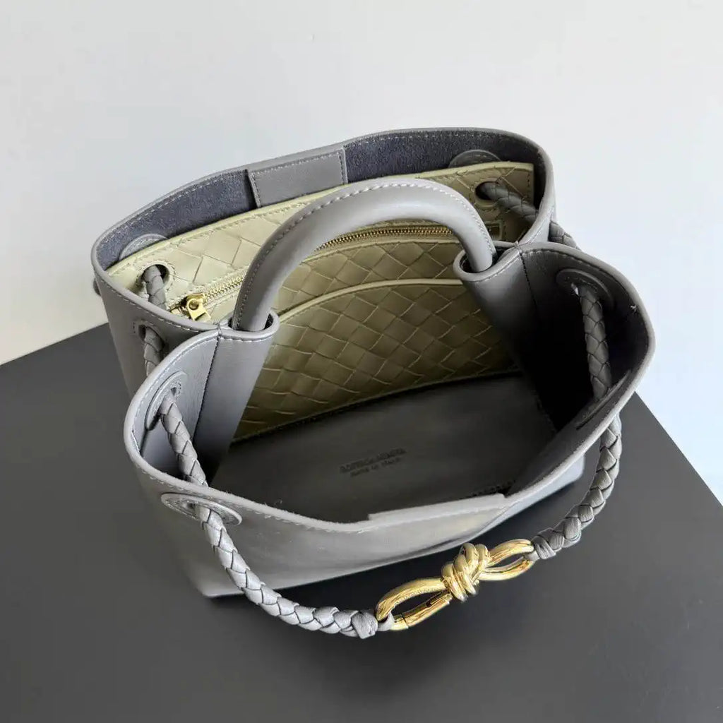 Bottega Veneta BV 810213 Small Andiamo bag BV9105