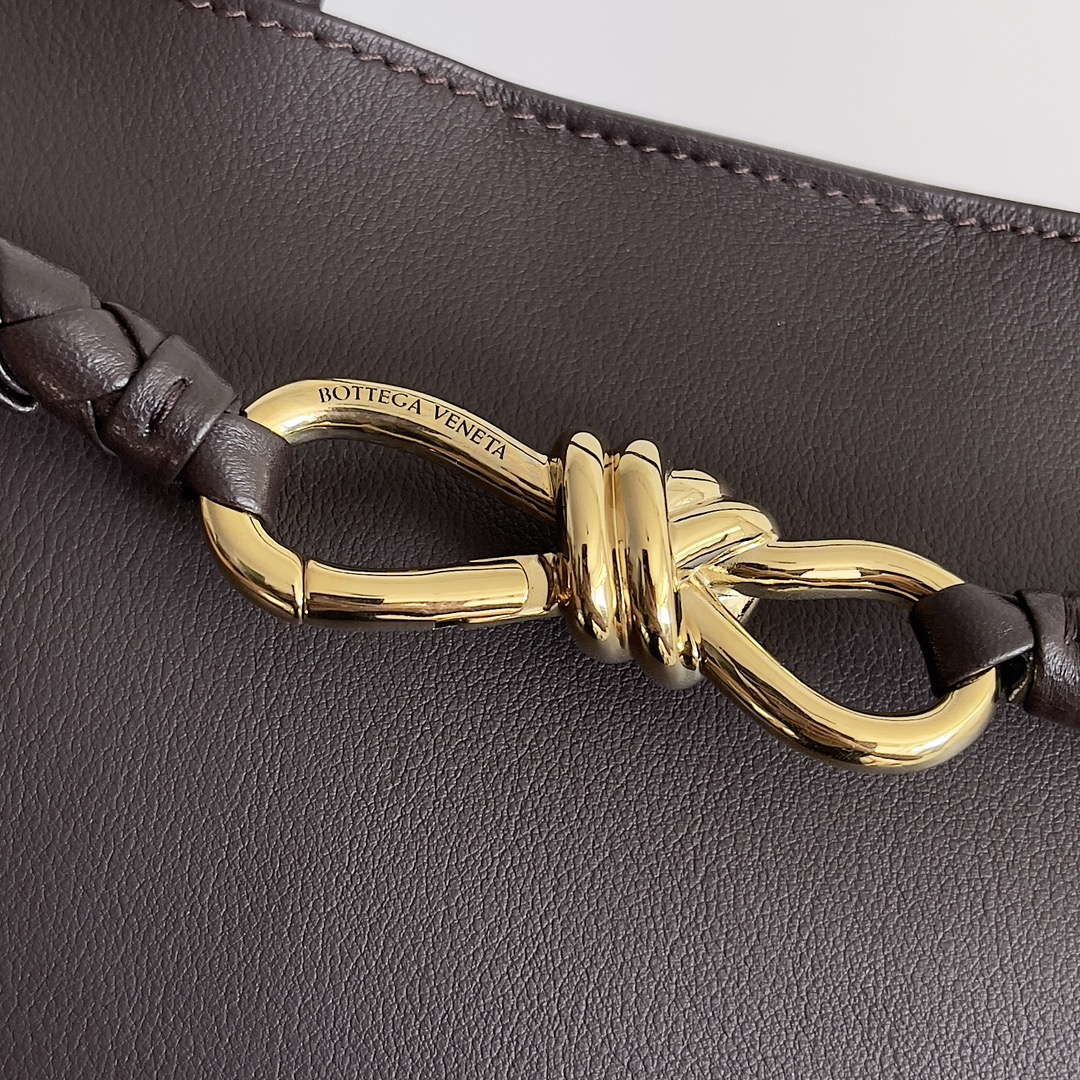 Bottega Veneta BV 810214 Meduim Andiamo bag BV9030