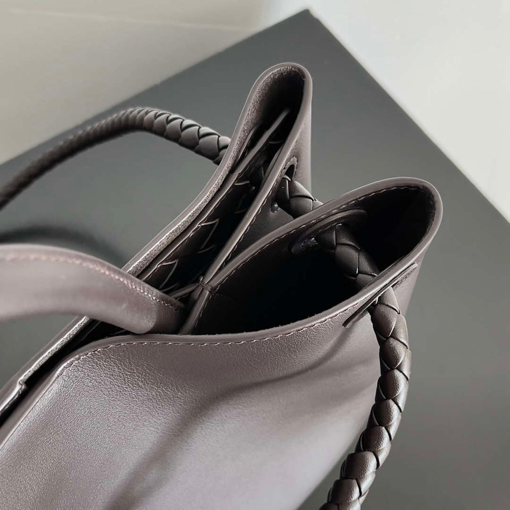 Bottega Veneta BV 810214 Meduim Andiamo bag BV9030