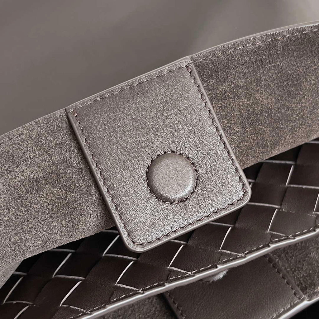 Bottega Veneta BV 810214 Meduim Andiamo bag BV9030