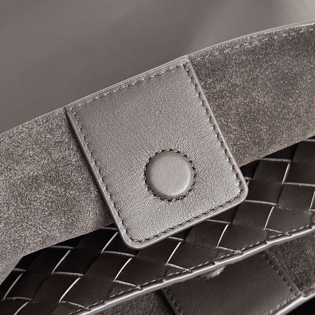Bottega Veneta BV 810214 Meduim Andiamo bag BV9030