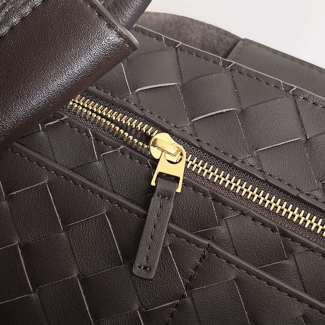 Bottega Veneta BV 810214 Meduim Andiamo bag BV9030