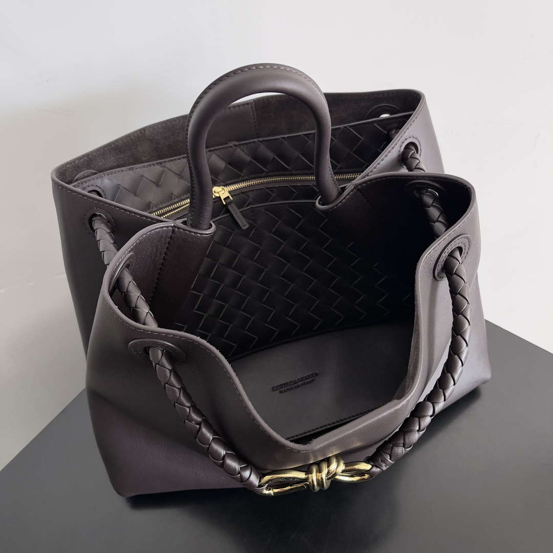 Bottega Veneta BV 810214 Meduim Andiamo bag BV9030