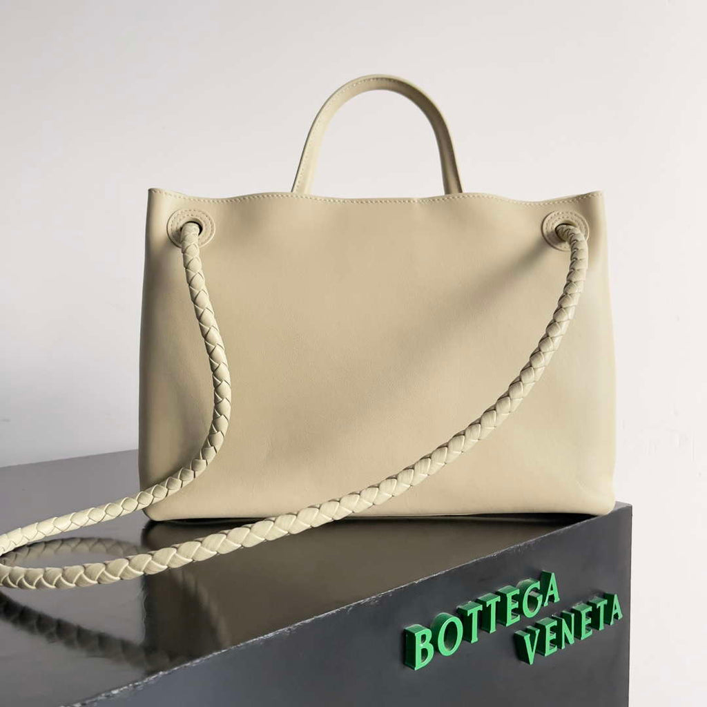 Bottega Veneta BV 810214 Meduim Andiamo bag BV9031