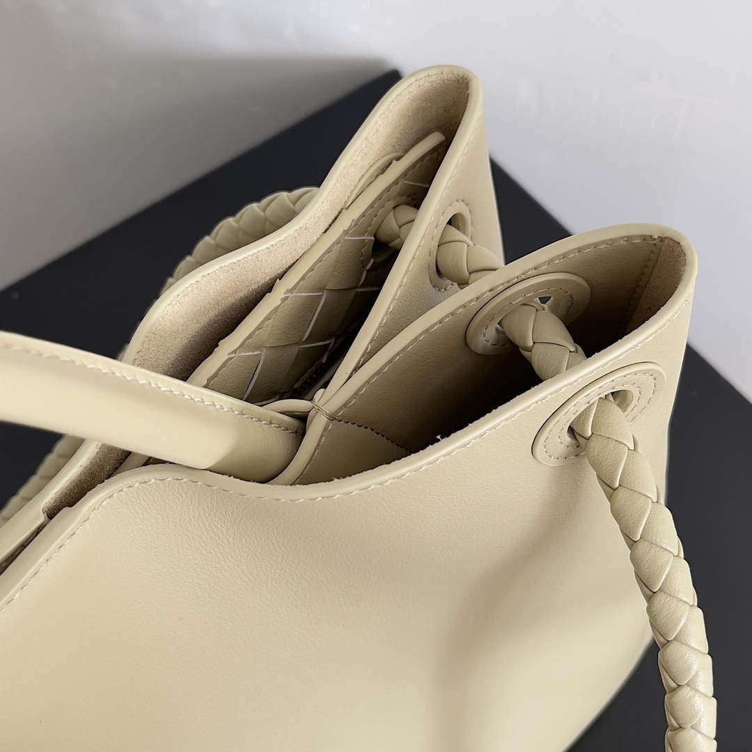 Bottega Veneta BV 810214 Meduim Andiamo bag BV9031 - Default Title - View 3