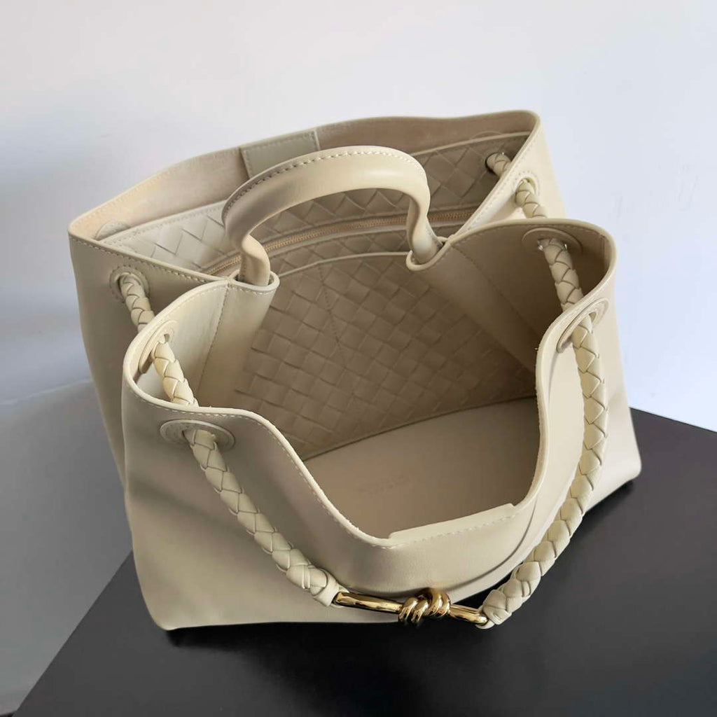 Bottega Veneta BV 810214 Meduim Andiamo bag BV9031