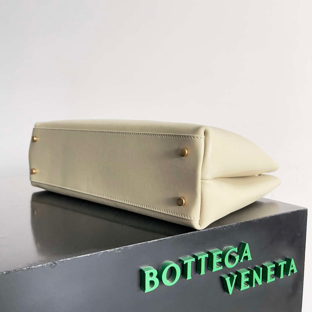 Bottega Veneta BV 810214 Meduim Andiamo bag BV9031