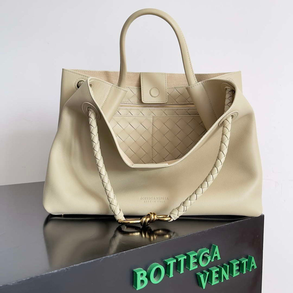 Bottega Veneta BV 810214 Meduim Andiamo bag BV9031