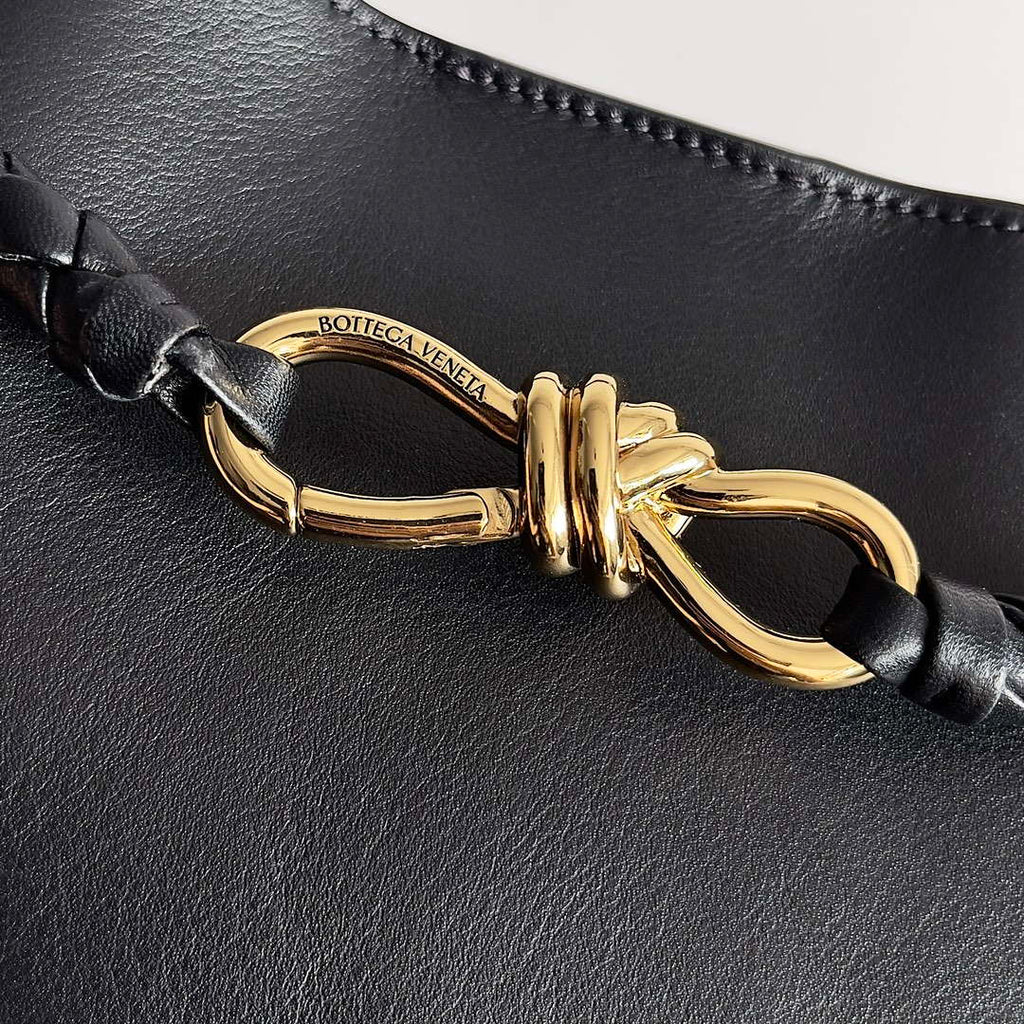 Bottega Veneta BV 810214 Meduim Andiamo bag BV9032