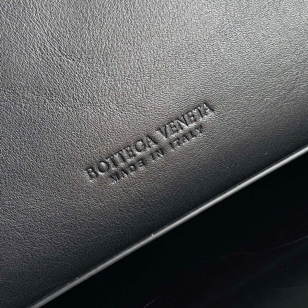 Bottega Veneta BV 810214 Meduim Andiamo bag BV9032