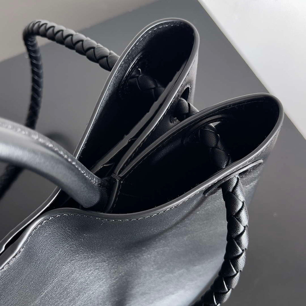 Bottega Veneta BV 810214 Meduim Andiamo bag BV9032