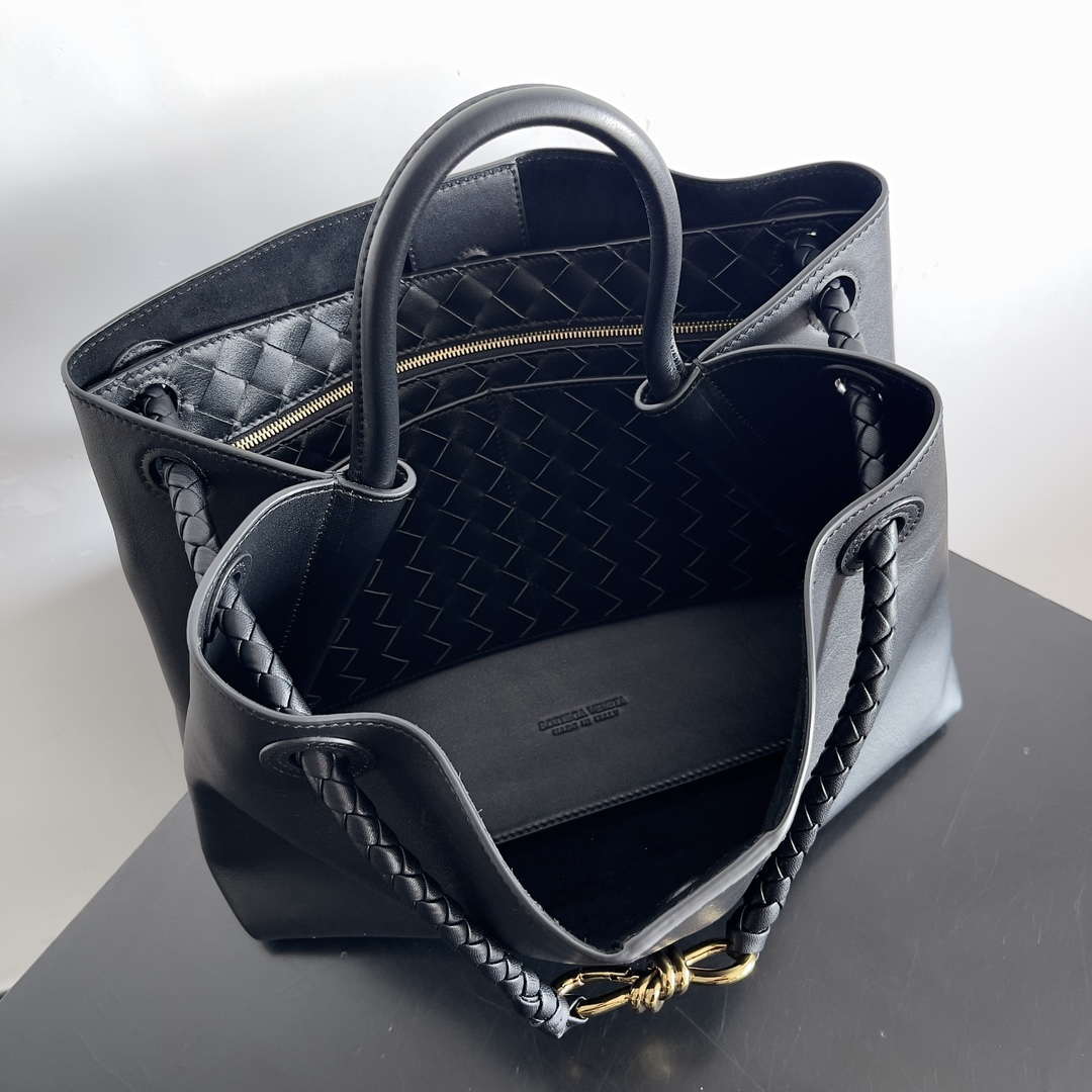 Bottega Veneta BV 810214 Meduim Andiamo bag BV9032