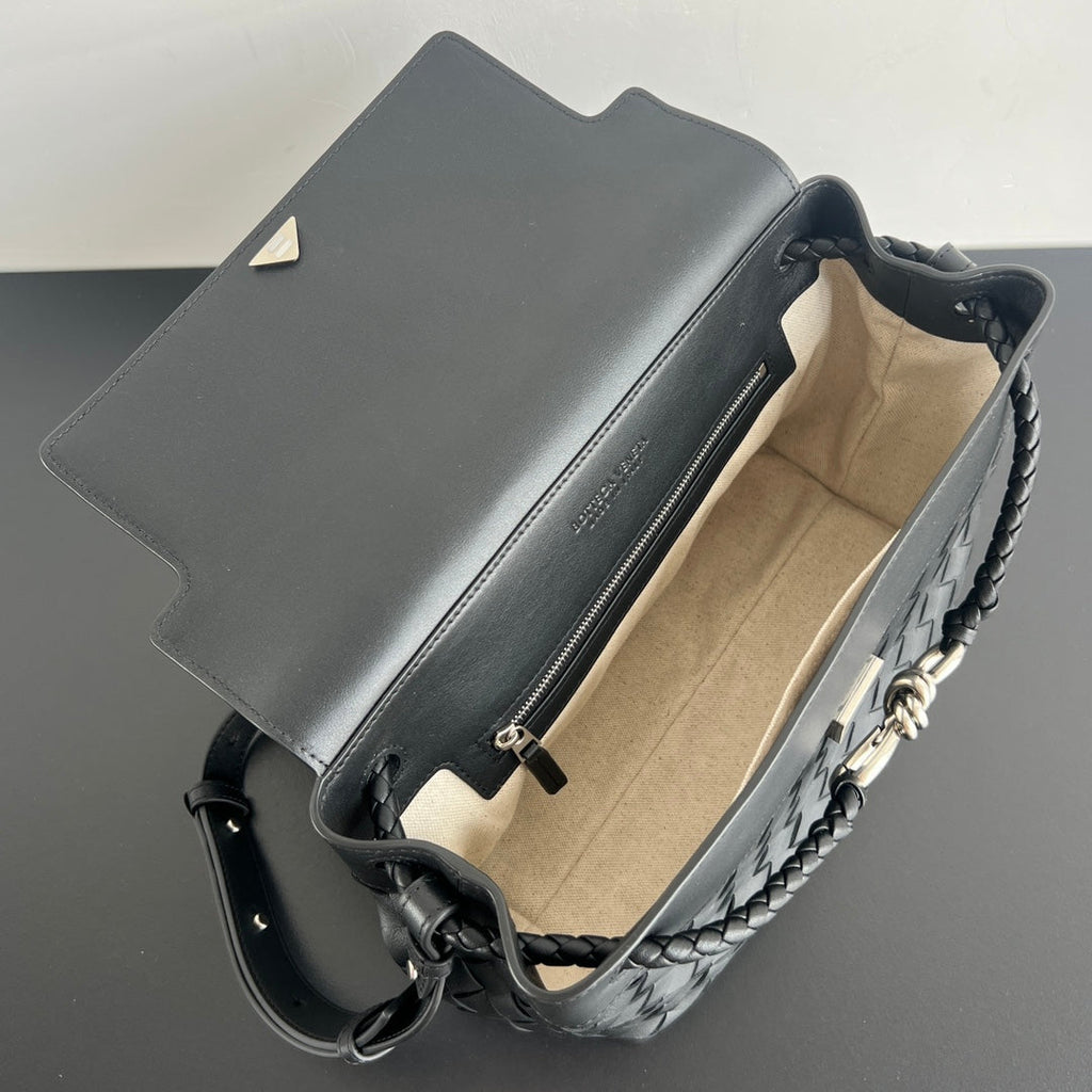 Bottega Veneta BV 815781V2HLD1208 Small Andiamo Messenger Black