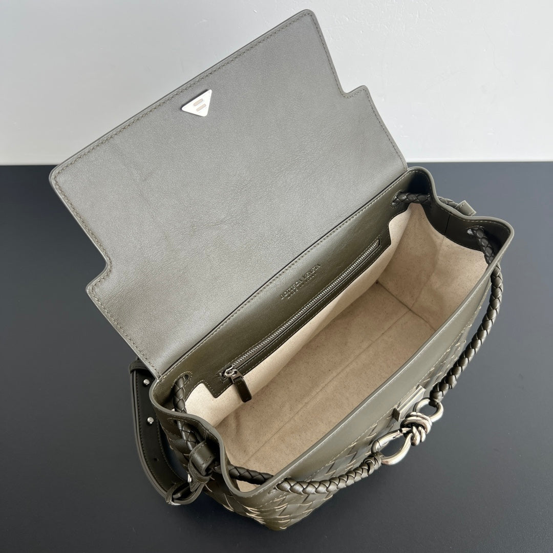 Bottega Veneta BV 815781V2HLD1208 Small Andiamo Messenger Green