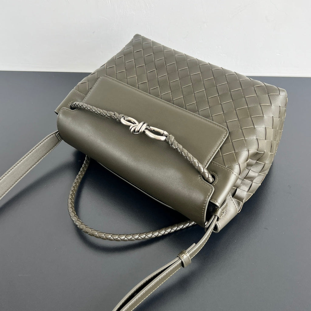 Bottega Veneta BV 815781V2HLD1208 Small Andiamo Messenger Green