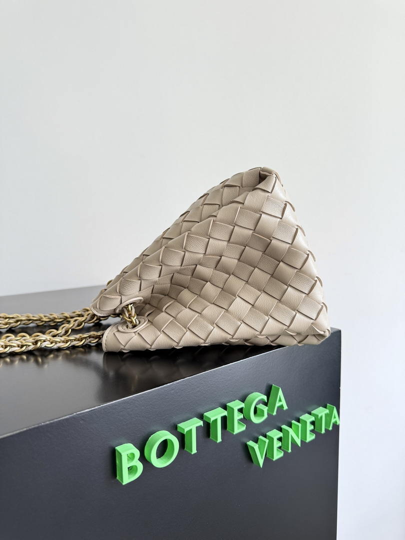 Bottega Veneta BV 817175V4SC59104 Small Parachute Chain Chalk