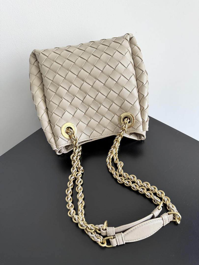 Bottega Veneta BV 817175V4SC59104 Small Parachute Chain Chalk