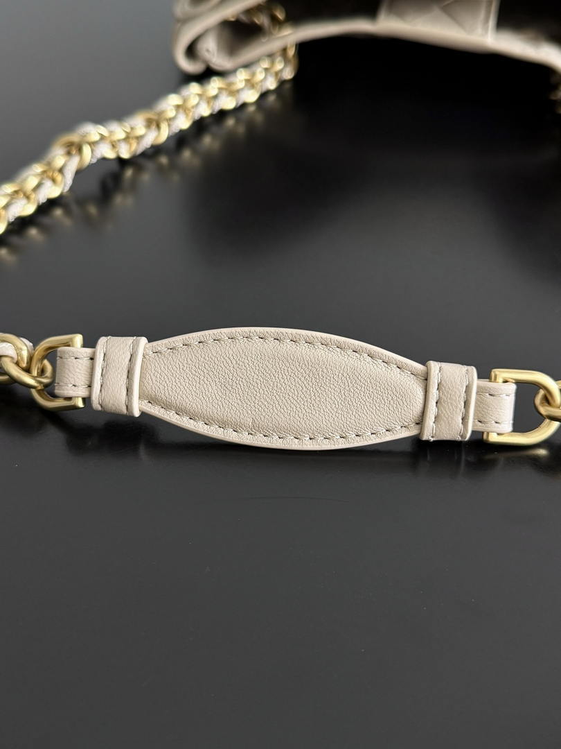 Bottega Veneta BV 817175V4SC59104 Small Parachute Chain Chalk