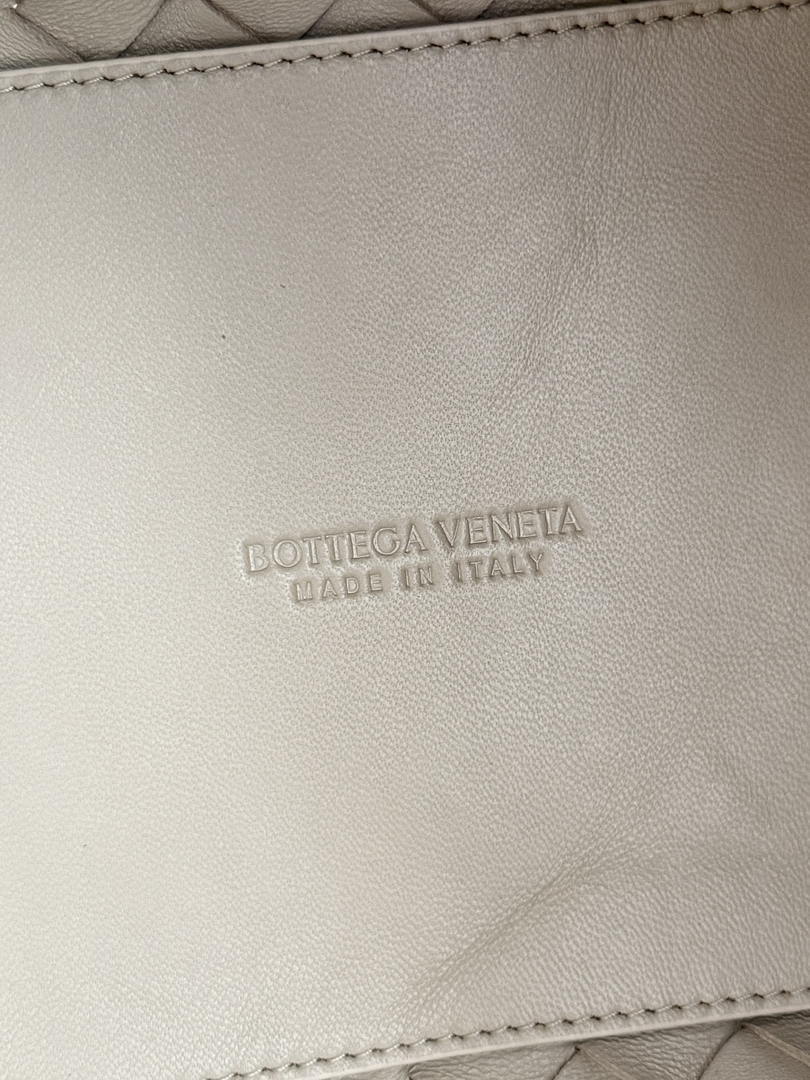 Bottega Veneta BV 817175V4SC59104 Small Parachute Chain Chalk