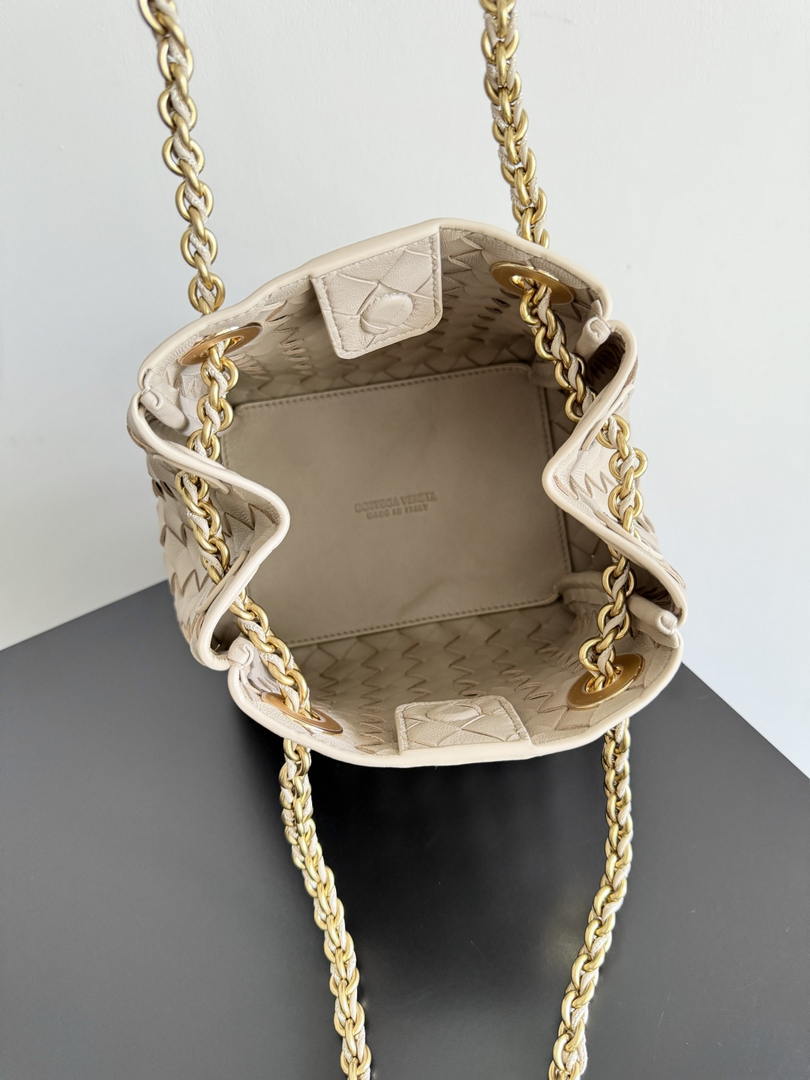 Bottega Veneta BV 817175V4SC59104 Small Parachute Chain Chalk