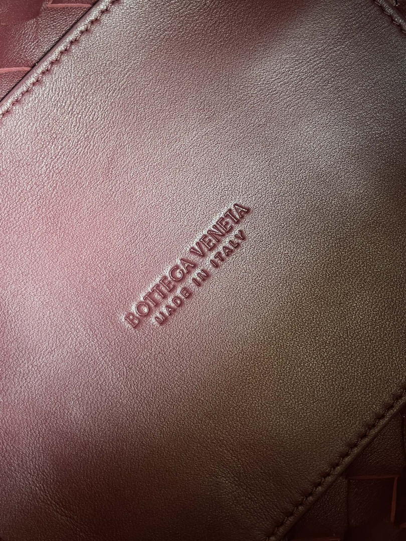 Bottega Veneta BV 817175V4SC59104 Small Parachute Chain Wine Red