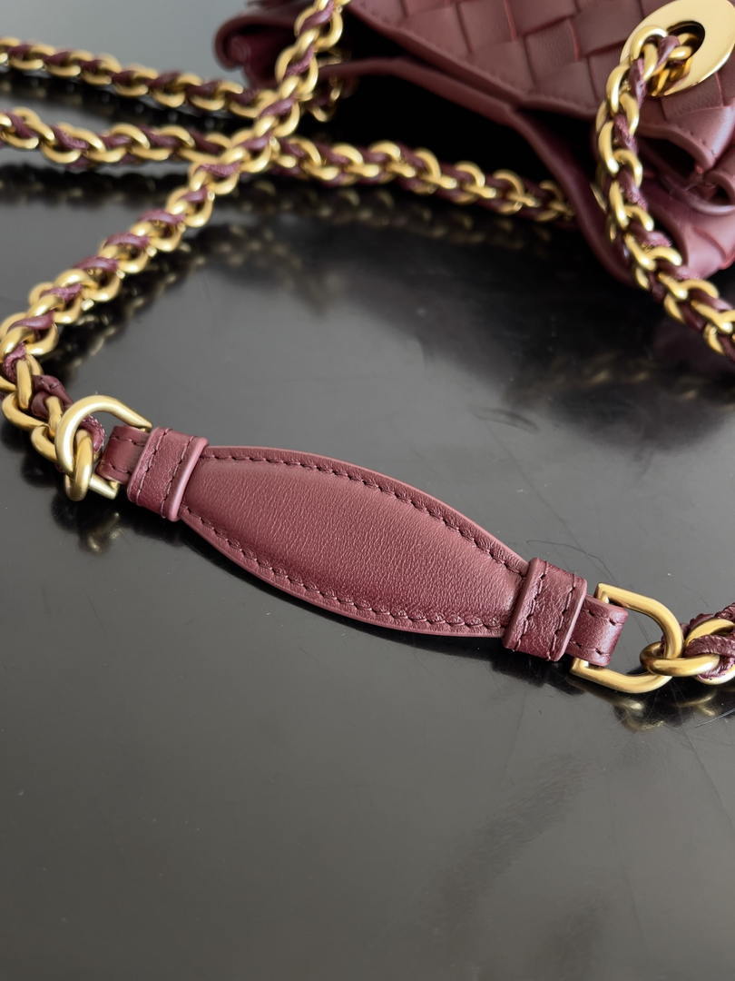 Bottega Veneta BV 817175V4SC59104 Small Parachute Chain Wine Red