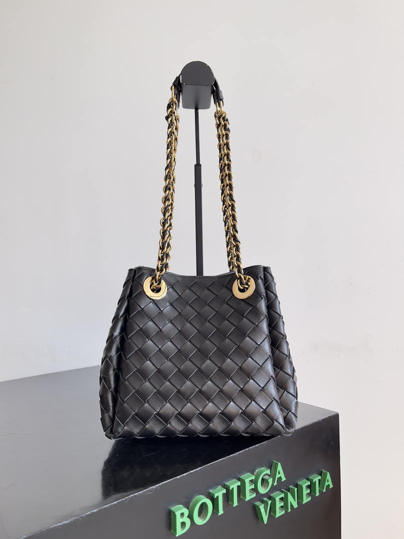 Bottega Veneta BV 817175V4SC59104 Small Parachute Chain Black